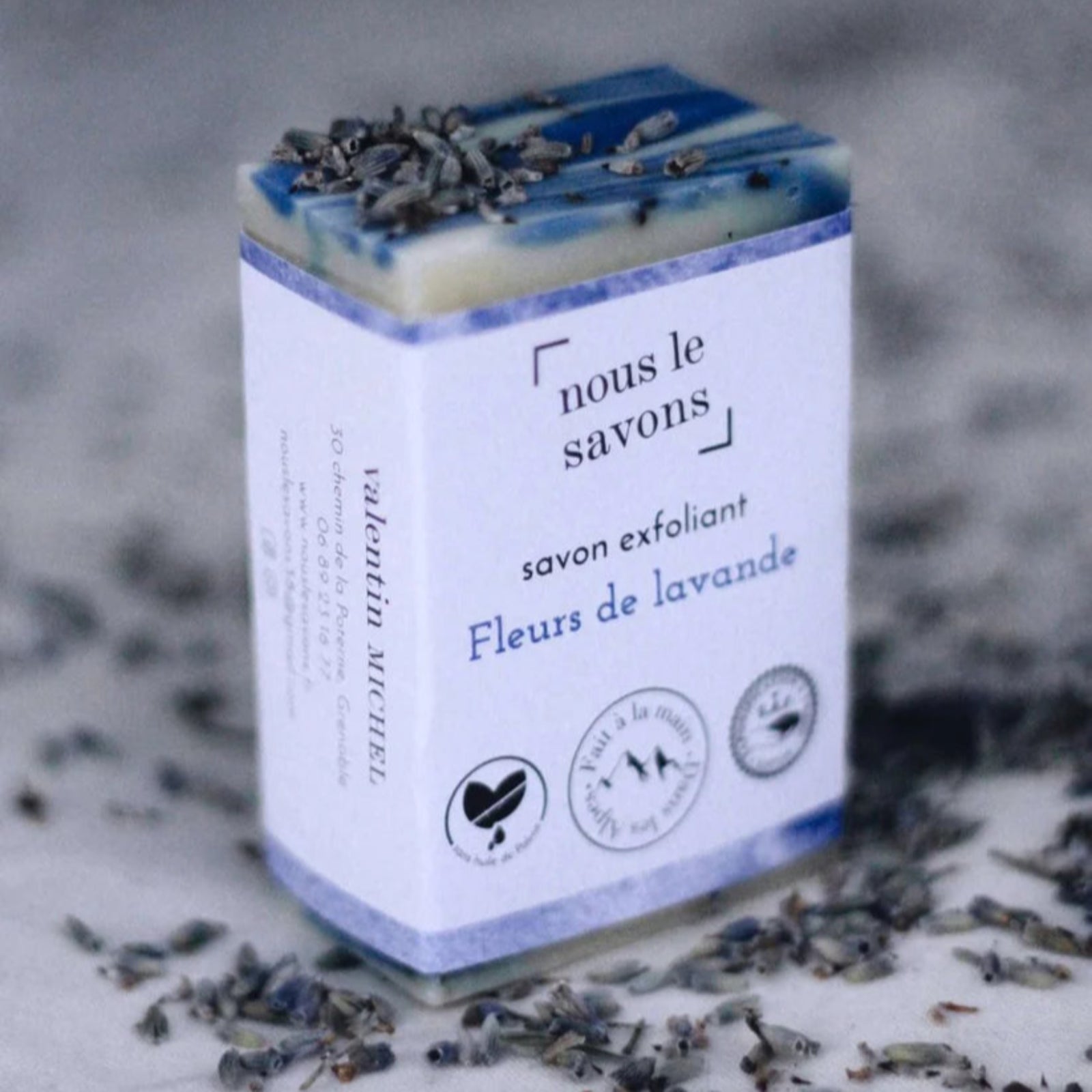 cosmetique-bio-et-ecologique-nous-le-savons-solide-lavande-exfoliant