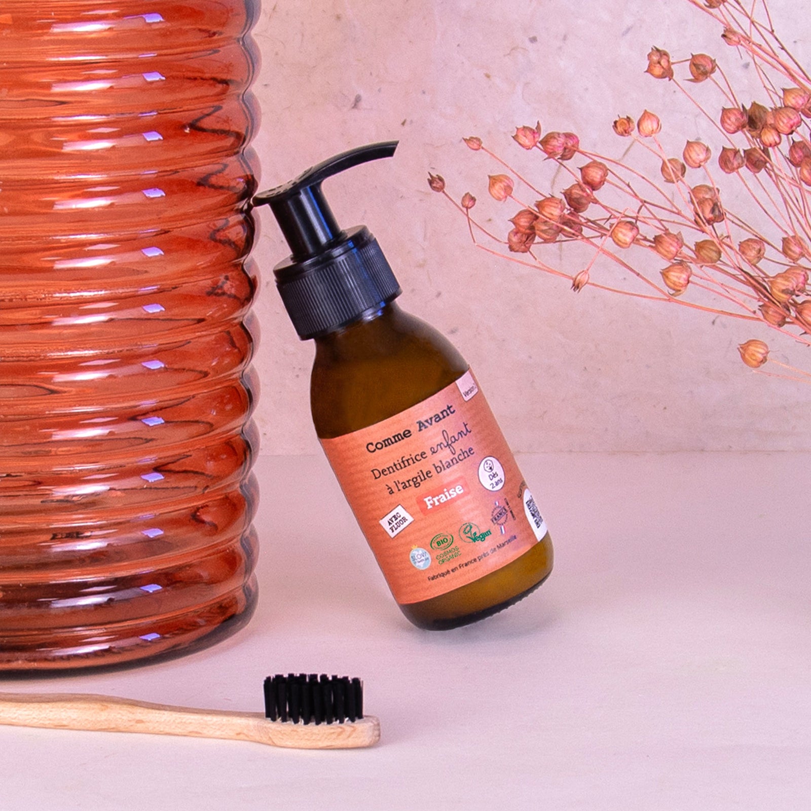 dentifrice-fraise-studio-comme-avant-produits-clean_b4589a59-e2de-4b6a-ab54-1d8efb5d91a8