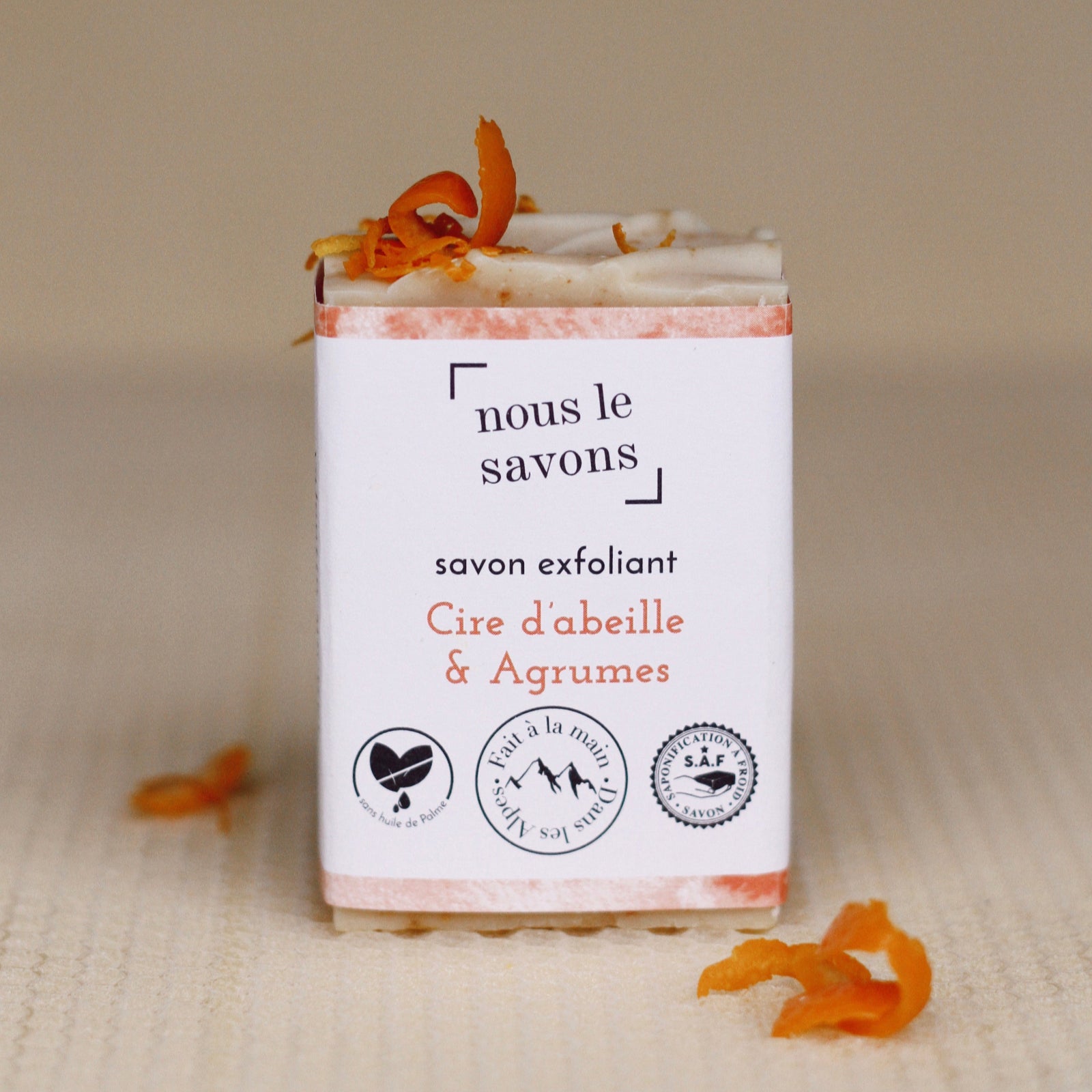 savon-solide-exfoliant-agrumes-gommage-savons-bio_9e9f2a95-0300-413d-aeb1-5d80d517f72b