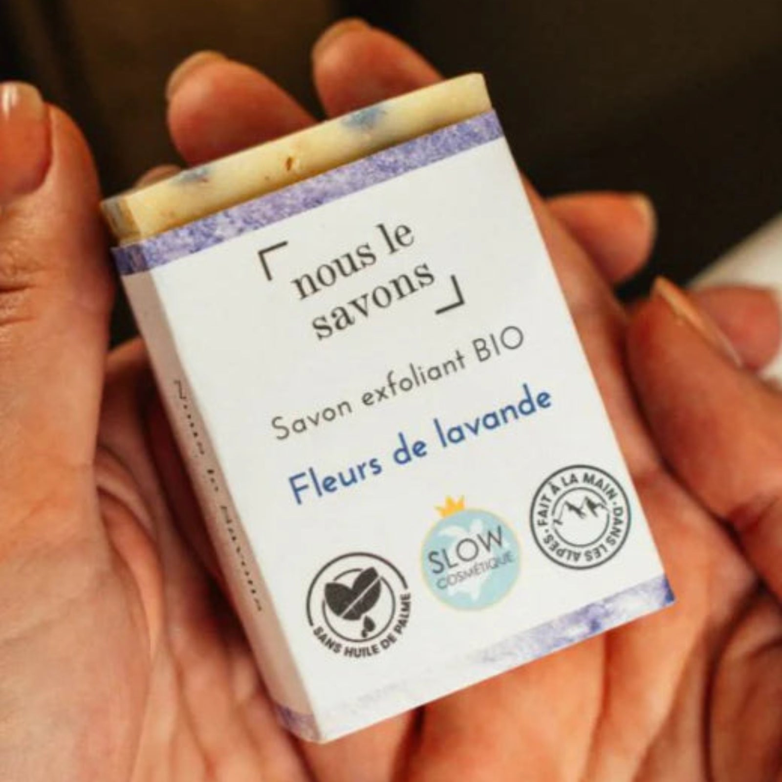 savon-solide-exfoliant-lavande-fleurs-cosmetique-ecologique