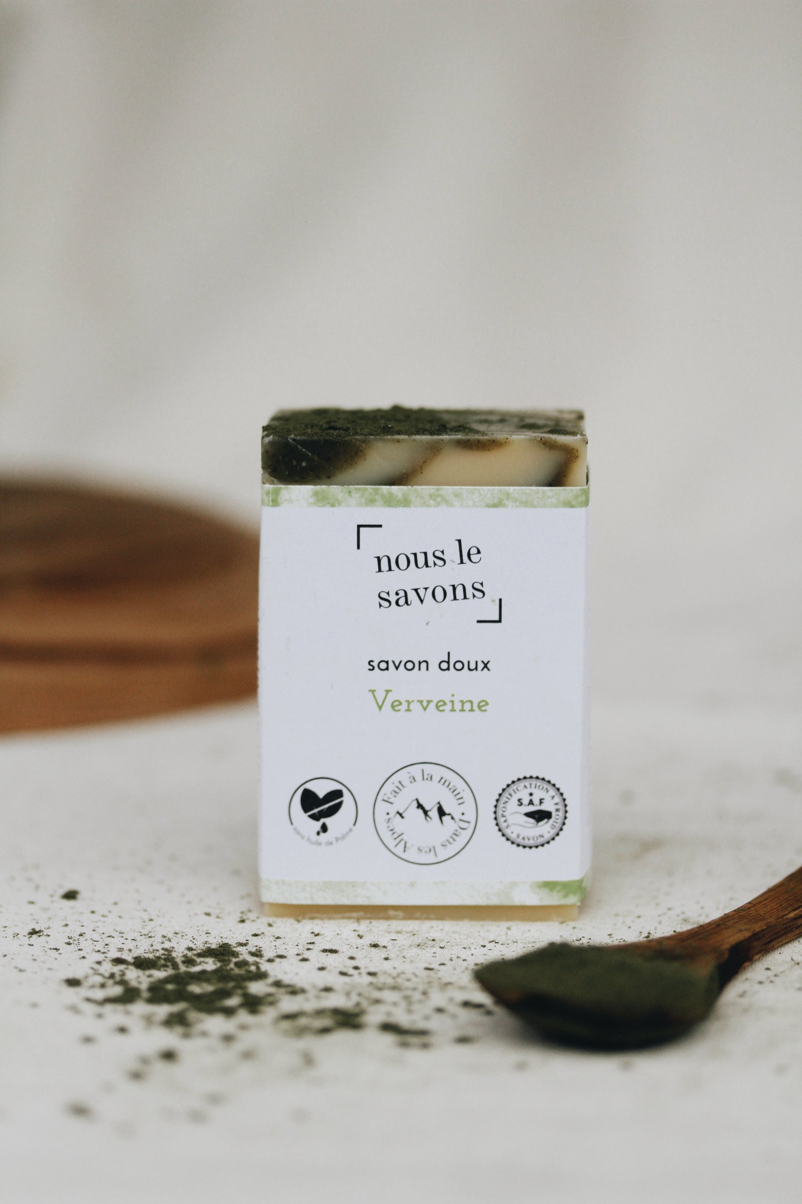savon-verveine-solide-pour-le-corps-doux-nous-le-savons