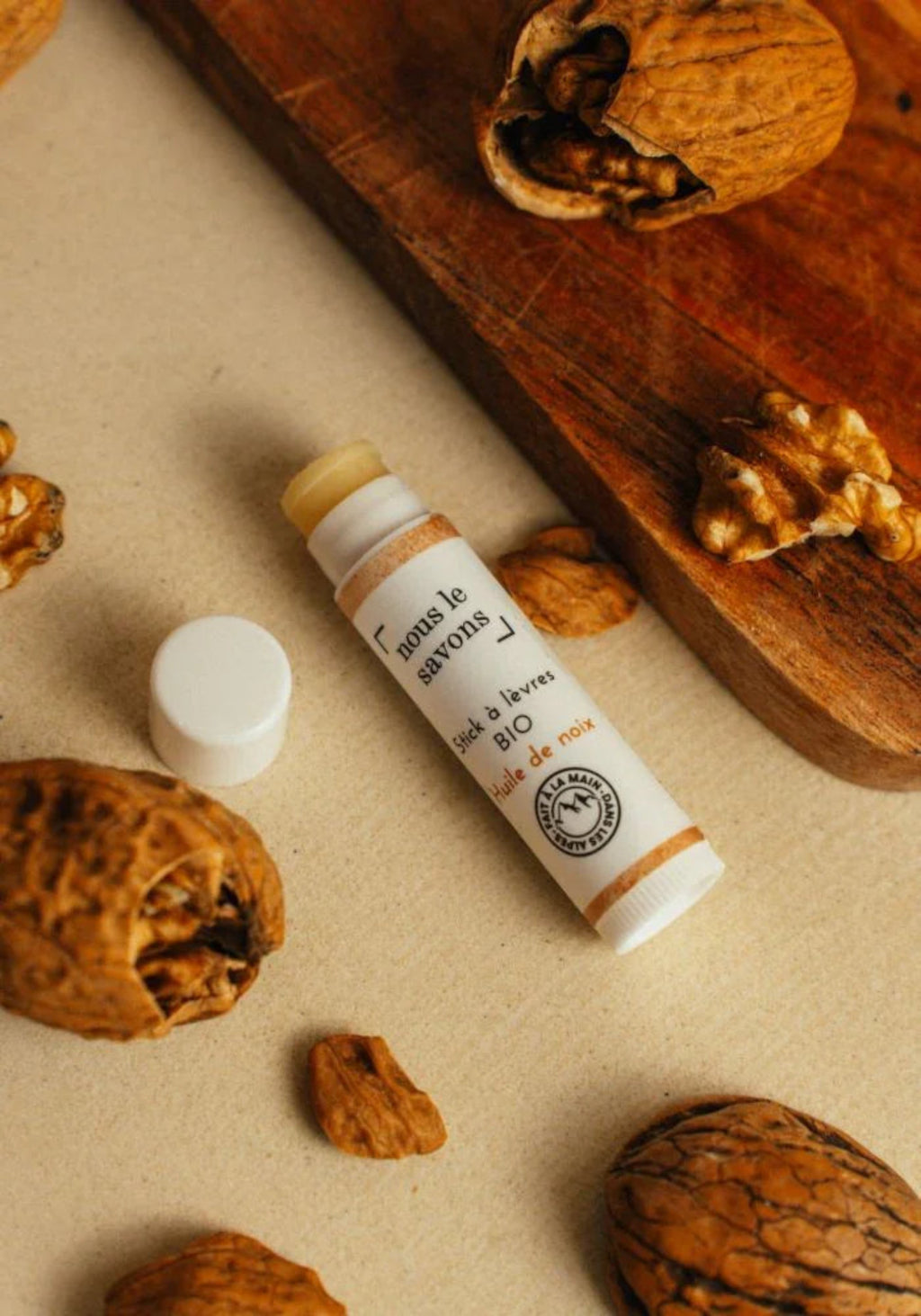 stick-levres-noix-ambiance-nous-le-savons-solide