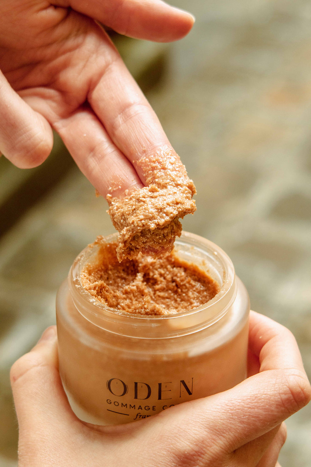 texture-cosmetique-bio-et-naturel-gommage-corps-oden